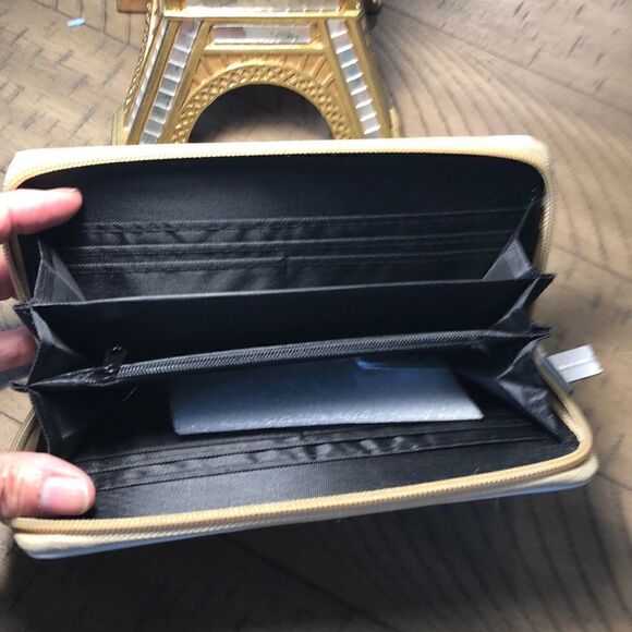 NWT Neon Pineapple 🍍Security Zip Vegan Wallet. Roomy! - Picture 7 of 17